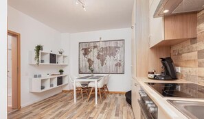 Appartement | Cuisine privée | Grand réfrigérateur, four, plaque de cuisson