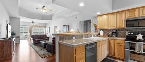 Condo, 4 Bedrooms | Private kitchen | Fridge, microwave, oven, dishwasher