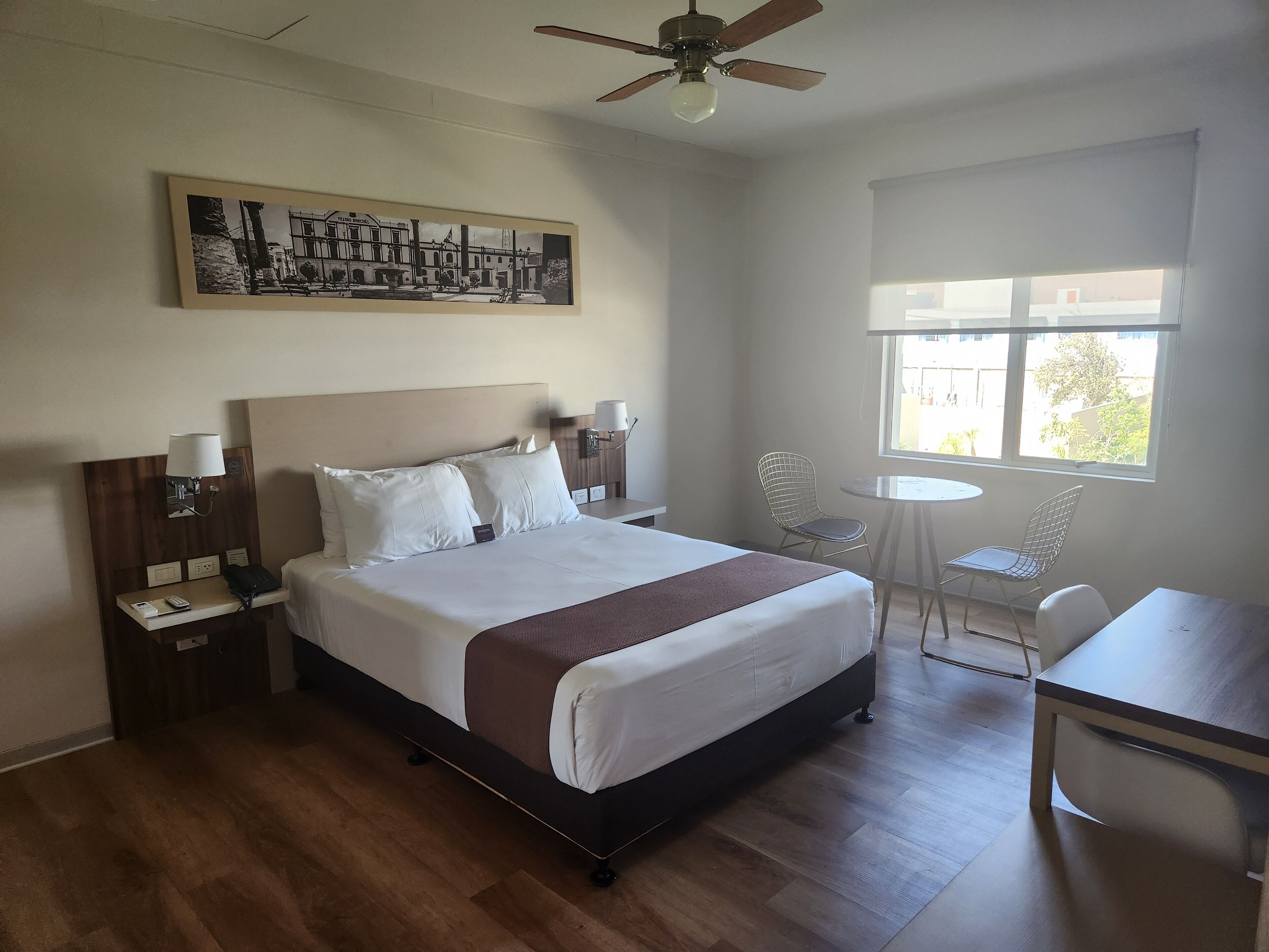 双人房, 1 张双人床 | 迷你吧、客房内保险箱、办公桌、免费 WiFi