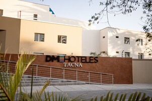 Fachada de la propiedad