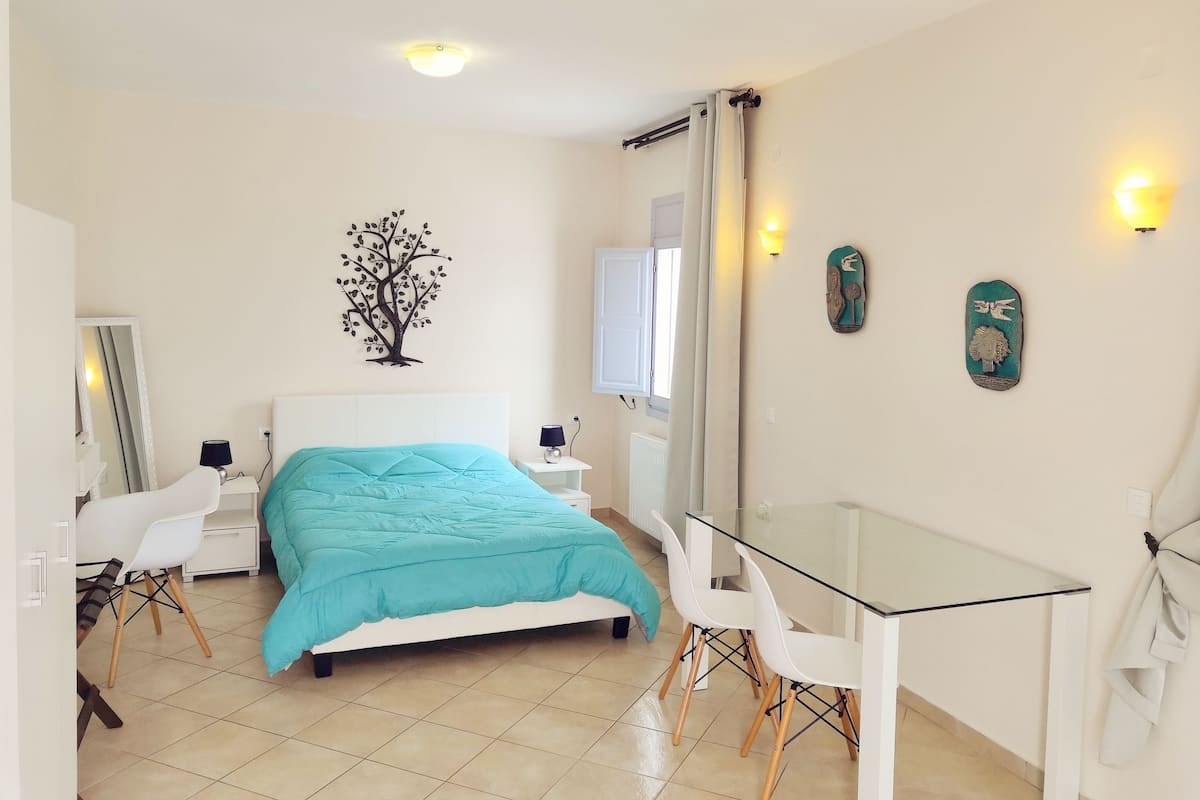 Studio, Sea View | In-room safe, blackout drapes, soundproofing, free WiFi