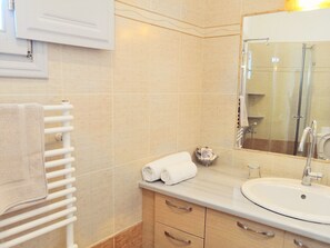 Bathroom - Artemisia Apartment (Santorini)