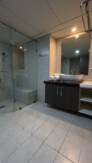 Executive Room | Bathroom
