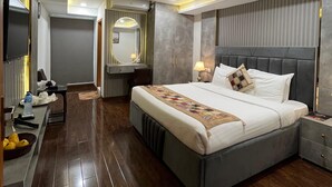 Deluxe Double Room | Premium bedding, down comforters, in-room safe, desk - Hotel de Papae Intl (Islamabad)
