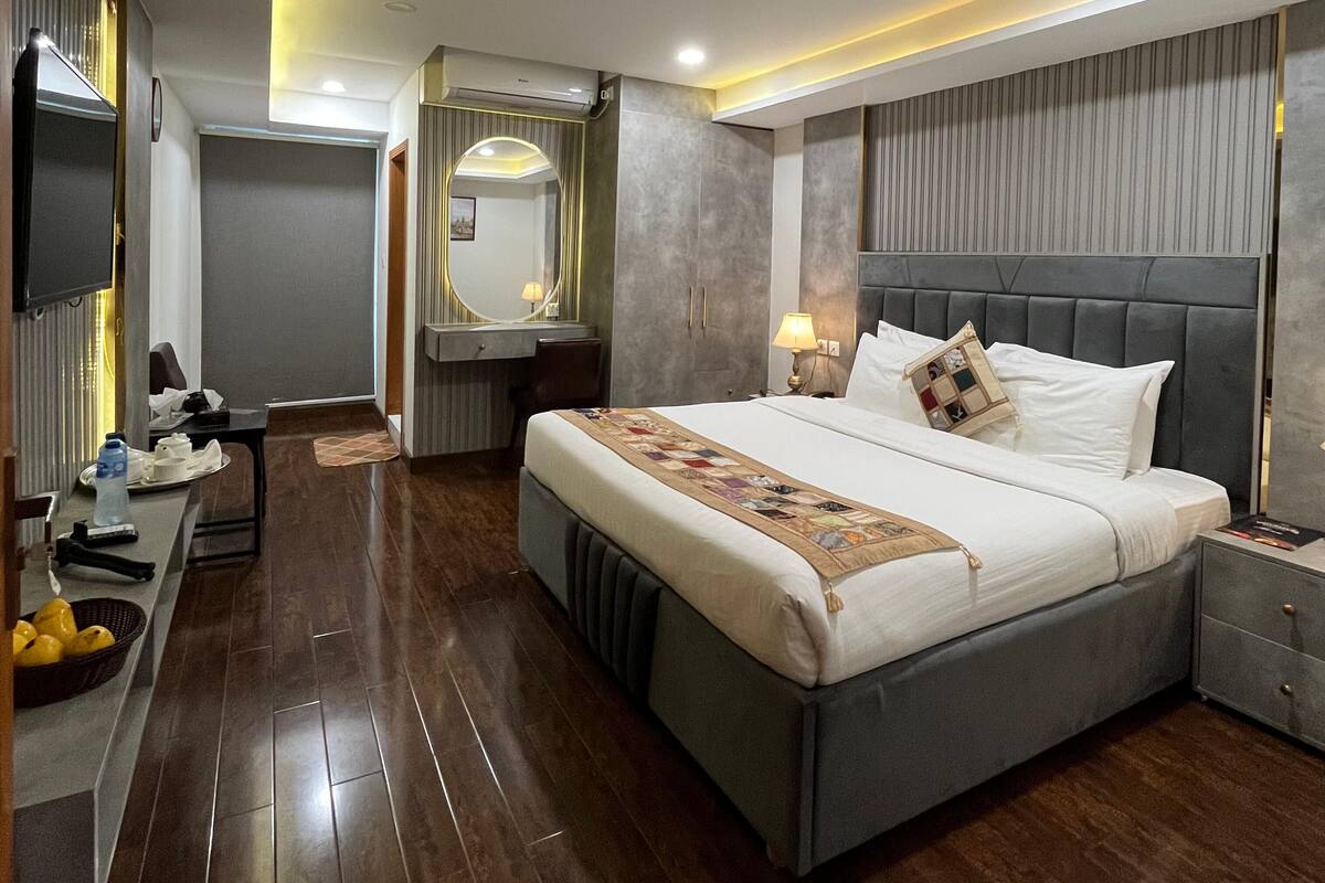 Deluxe Double Room | Premium bedding, down comforters, in-room safe, desk