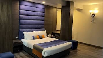Executive Room | Premium bedding, down duvets, in-room safe, individually decorated