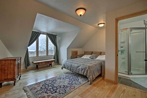 5 sovrum, skrivbord, resesäng och internet