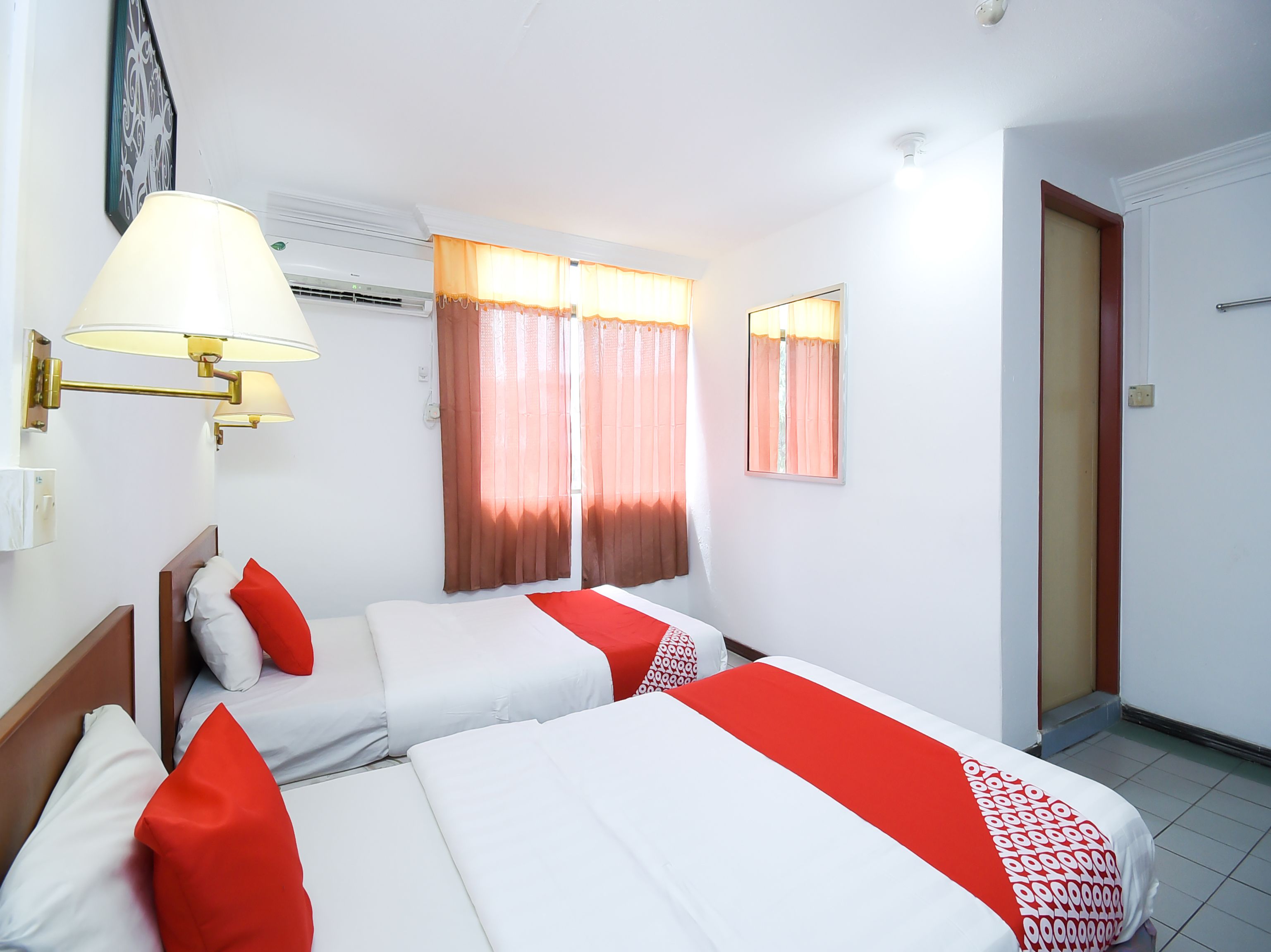standard twin room | desk, free wifi