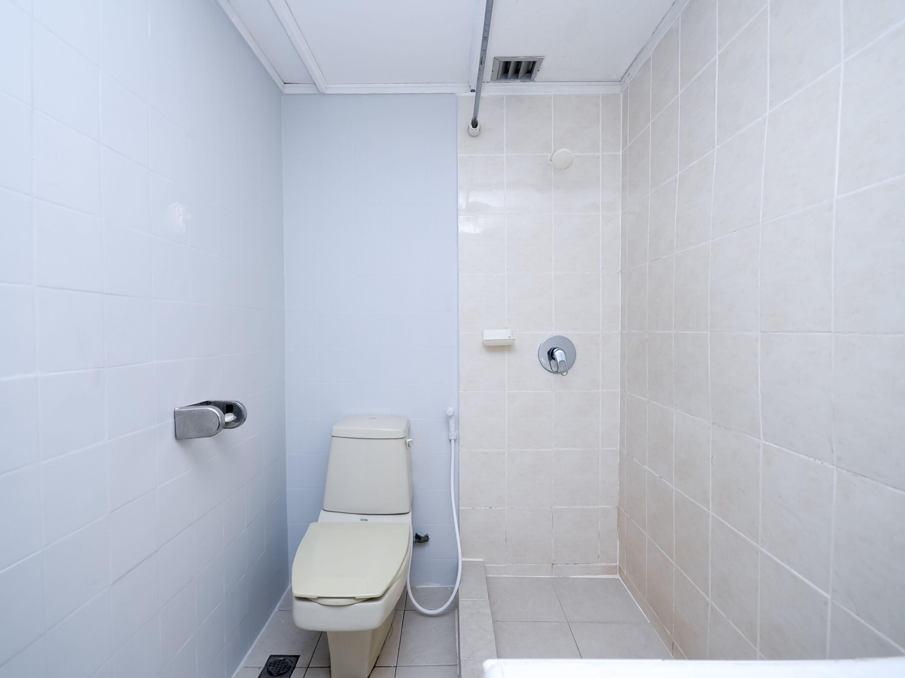 family suite | bathroom | shower, free toiletries, bidet, towels