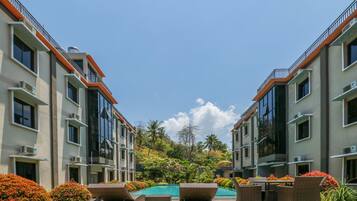 Kolam renang outdoor
