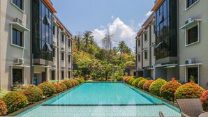 Hồ bơi ngoài trời 