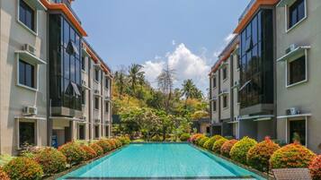 Kolam renang outdoor
