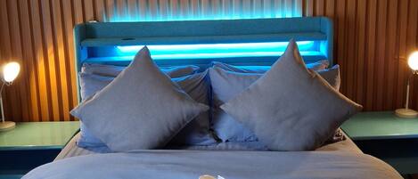 Caja fuerte, mobiliario individual, escritorio