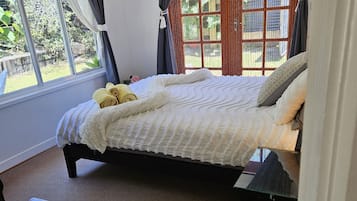 2 bedrooms, iron/ironing board, travel cot, free WiFi