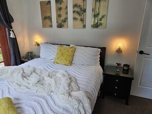 2 bedrooms, iron/ironing board, travel cot, free WiFi