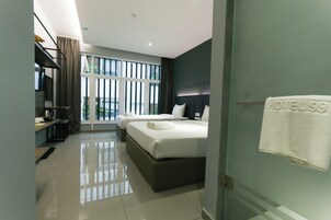 Chambre Familiale (Deluxe) | 4 chambres, bureau, fer et planche à repasser, Wi-Fi gratuit