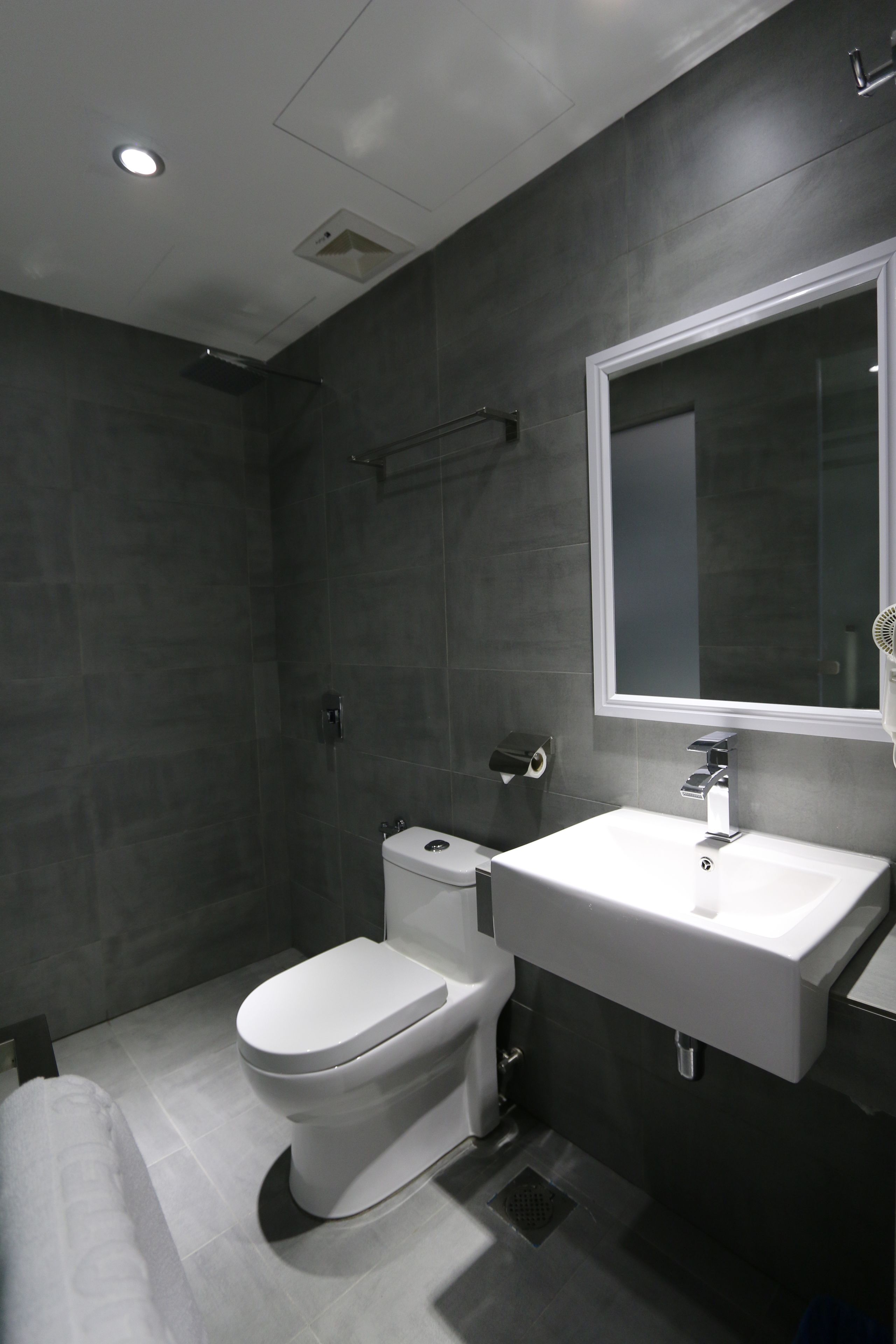 shower, free toiletries, hair dryer, slippers