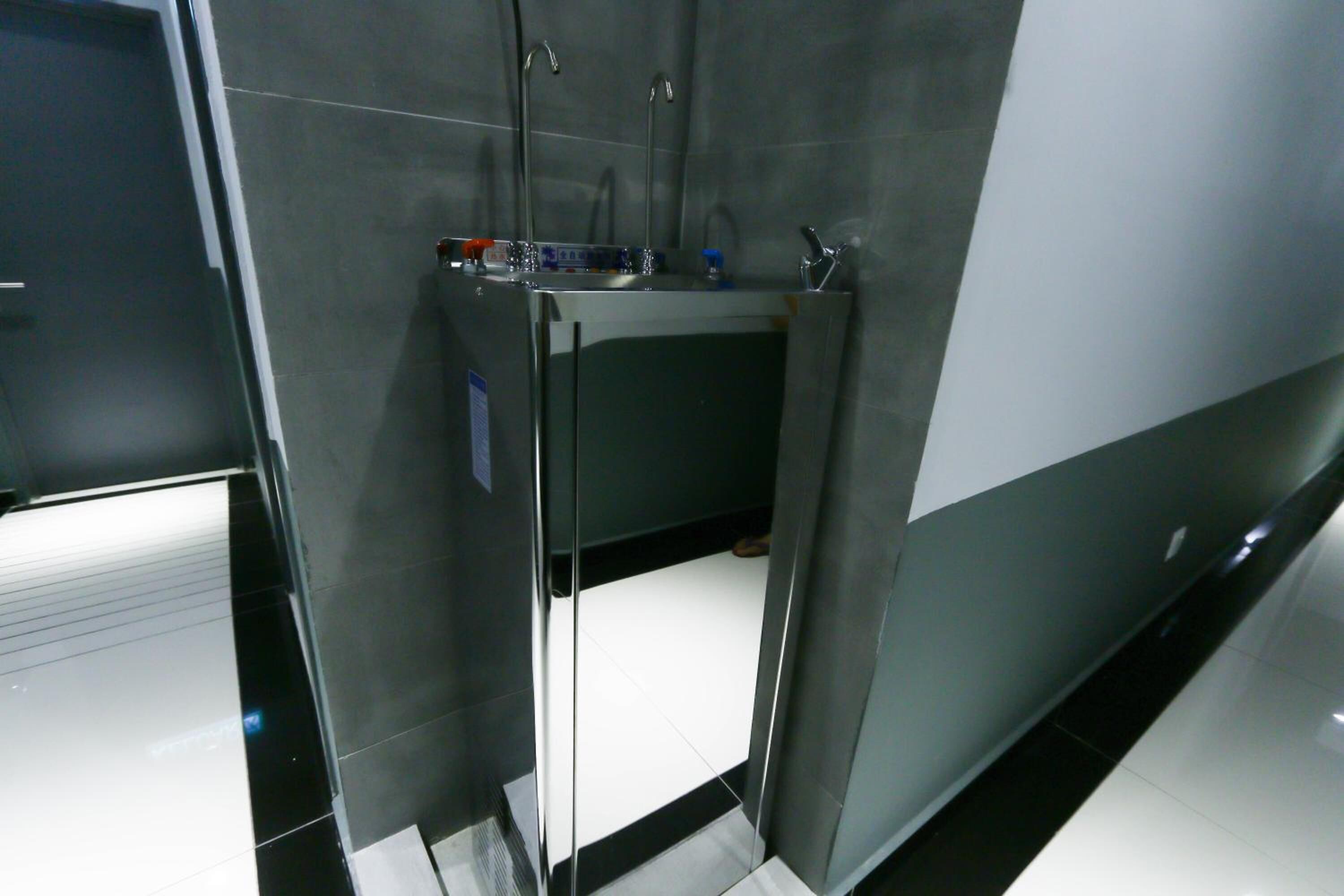 shower, free toiletries, hair dryer, slippers