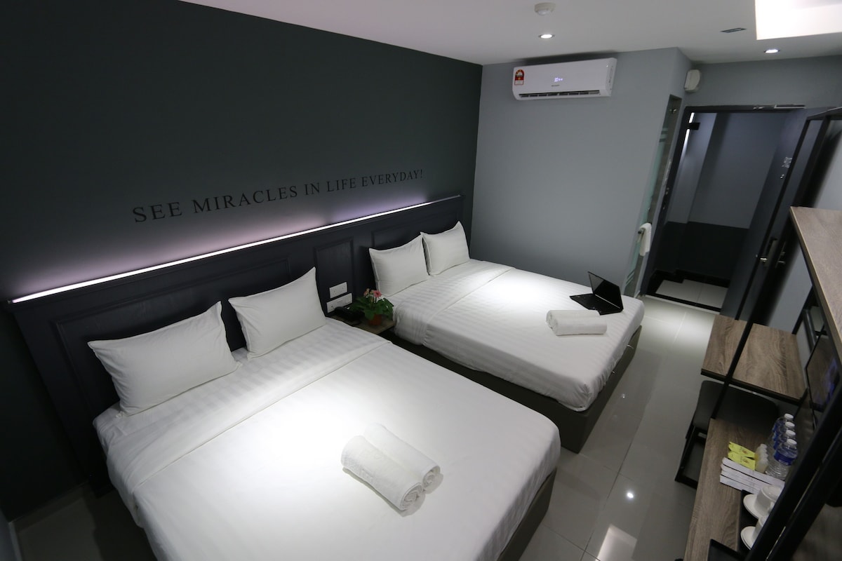 4 bedrooms, desk, iron/ironing board (on request), free WiFi