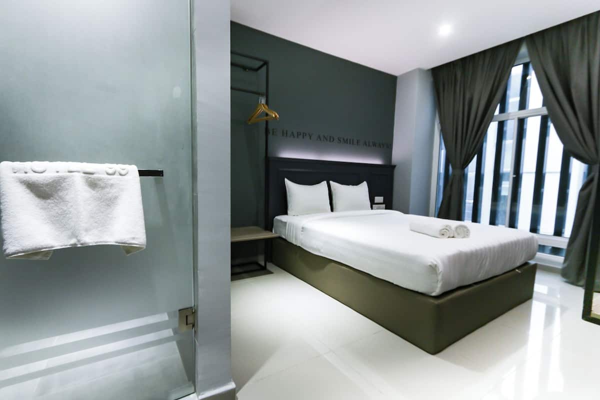 4 bedrooms, desk, iron/ironing board (on request), free WiFi
