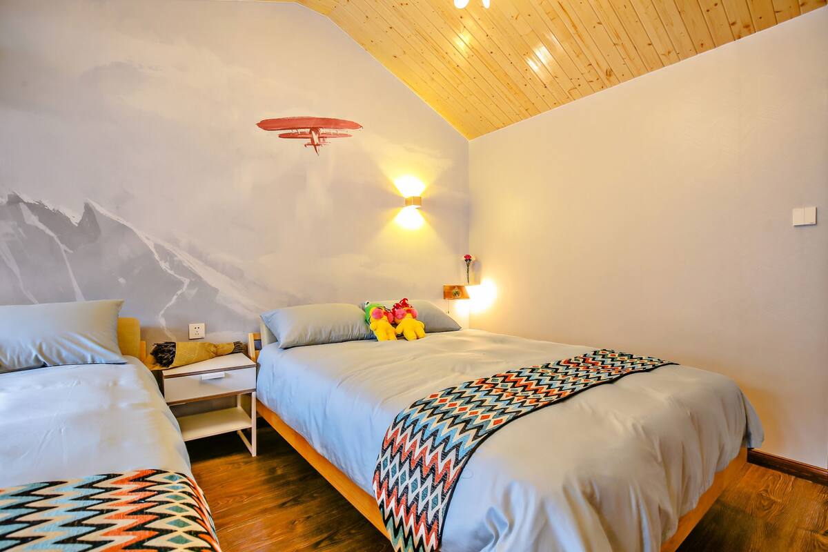 Habitación clásica con 2 camas individuales | Escritorio, cortinas blackout y wifi gratis