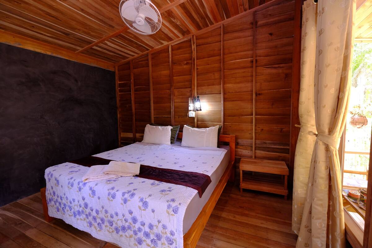 Standard Room with Garden View (Fan)