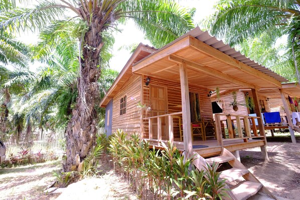 Standard Room with Garden View (Fan) | Free WiFi, bed sheets - Mada Lanta Mai Keaw (Ko Lanta)