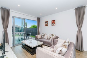 Smart TV - Hero Holiday House (Auckland)