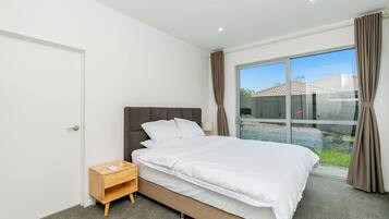 3 bedrooms, premium bedding, iron/ironing board, free WiFi