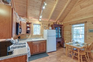 Fridge, microwave, stovetop, coffee/tea maker - Maine Lodging Near Acadia National Park! (Bernard)