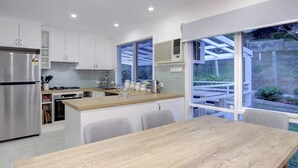 House, 3 Bedrooms, Fireplace | In-room dining - Stylish Coastal Retreat (Rye)