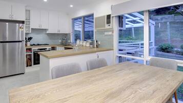 House, 3 Bedrooms, Fireplace | In-room dining