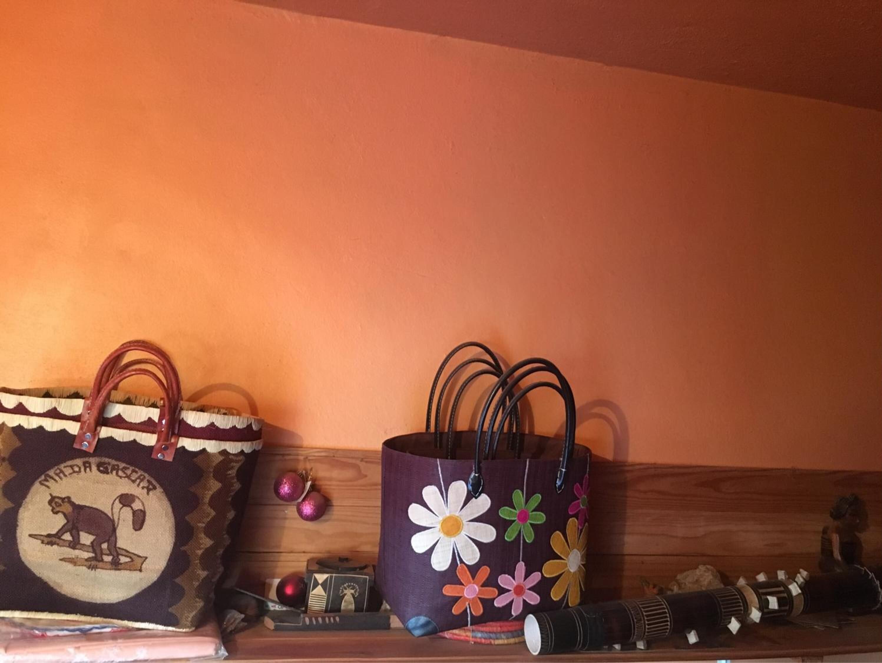 Petit déjeuner et dîner servis sur place