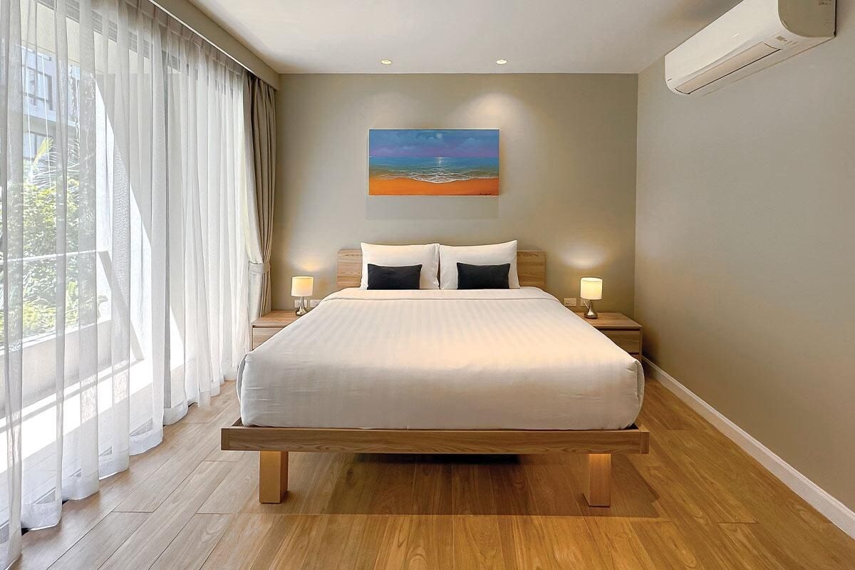 Grand Two Bedroom Suite with Bathtub | Premium bedding, in-room safe, blackout drapes, iron/ironing board
