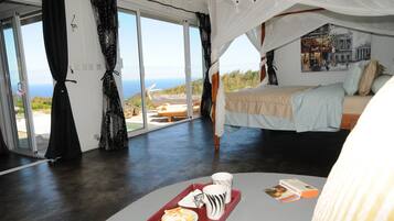 Family Villa, 2 Bedrooms, Ocean View, Sea Facing | 1 bedroom, in-room safe, individually decorated, desk