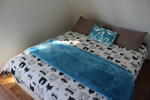 Mobile Home, Park View | Bed sheets - Wonky Stables Holiday Park (Forrest)