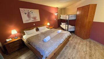 Standard Triple Room | Desk, free WiFi