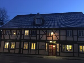 Pintu masuk properti