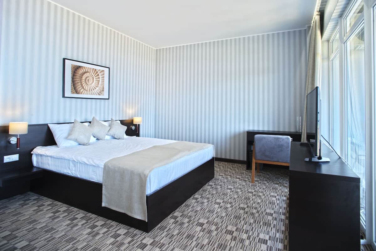 Deluxe-Apartment | Hochwertige Bettwaren, Zimmersafe, Verdunkelungsvorhänge