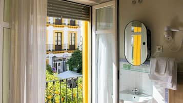 Quarto casal, banheiro compartilhado | Individualmente mobiliados, cortinas blackout, quartos à prova de som