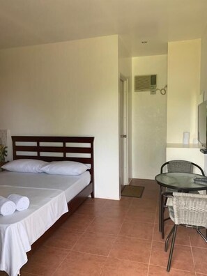 Desk, iron/ironing board, rollaway beds, free WiFi