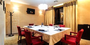 Breakfast, lunch, dinner served; local and international cuisine  - Urgoo Boutique Hotel (Ulaanbaatar)
