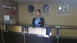 ฝ่ายต้อนรับ