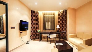 ห้องดีลักซ์ดับเบิล, ระเบียง | บริเวณนั่งเล่น | ทีวีจอแบน, ภาพยนตร์แบบจ่ายต่อเรื่อง