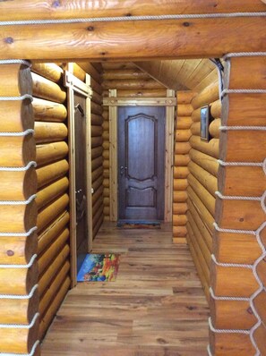 Coffres-forts dans les chambres, bureau, fer et planche à repasser