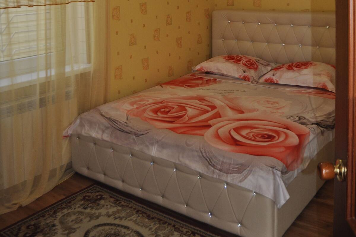 Cottage | Una cassaforte in camera, una scrivania, ferro/asse da stiro