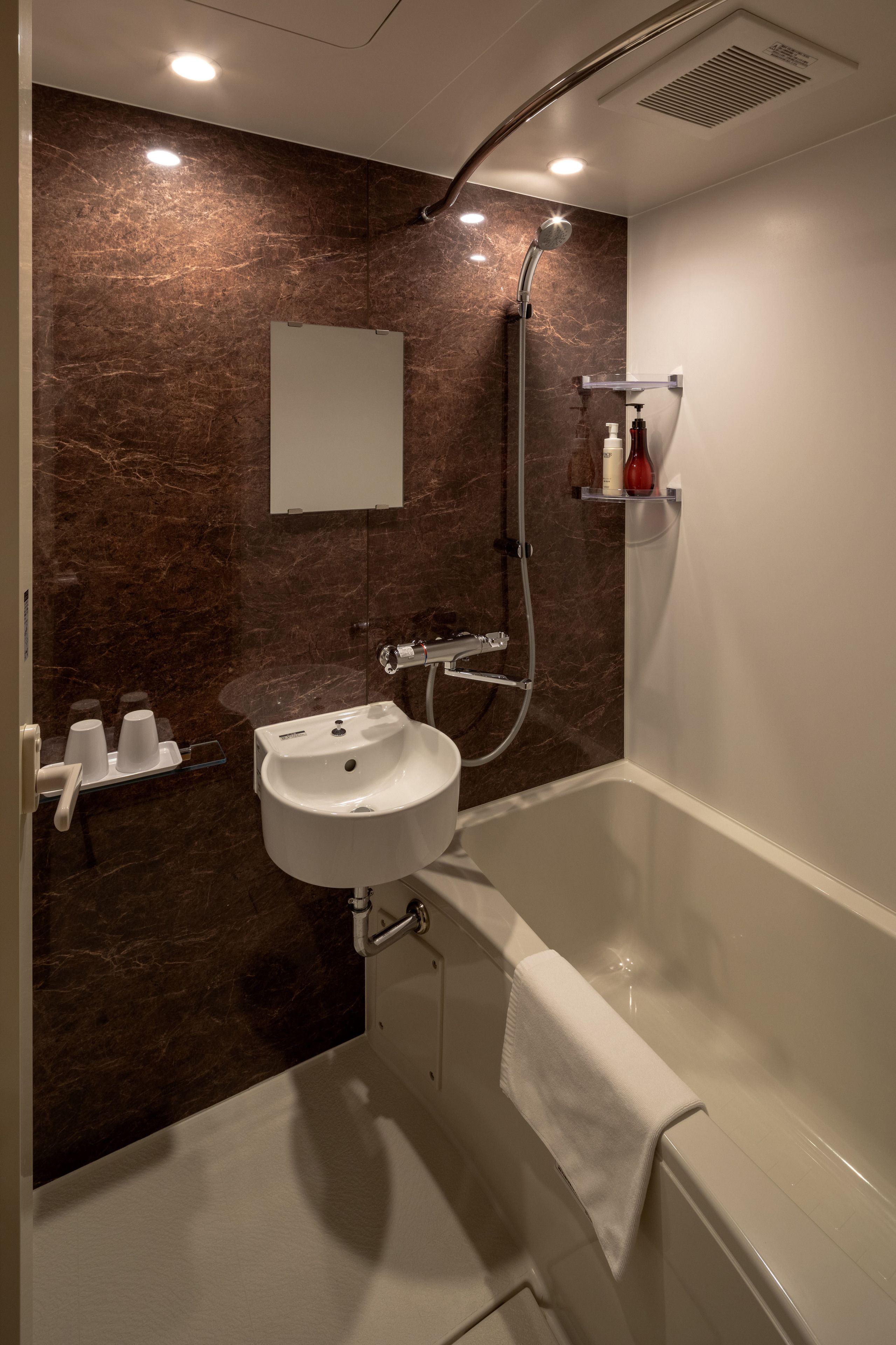 separate bathtub and shower, deep-soaking bathtub, free toiletries