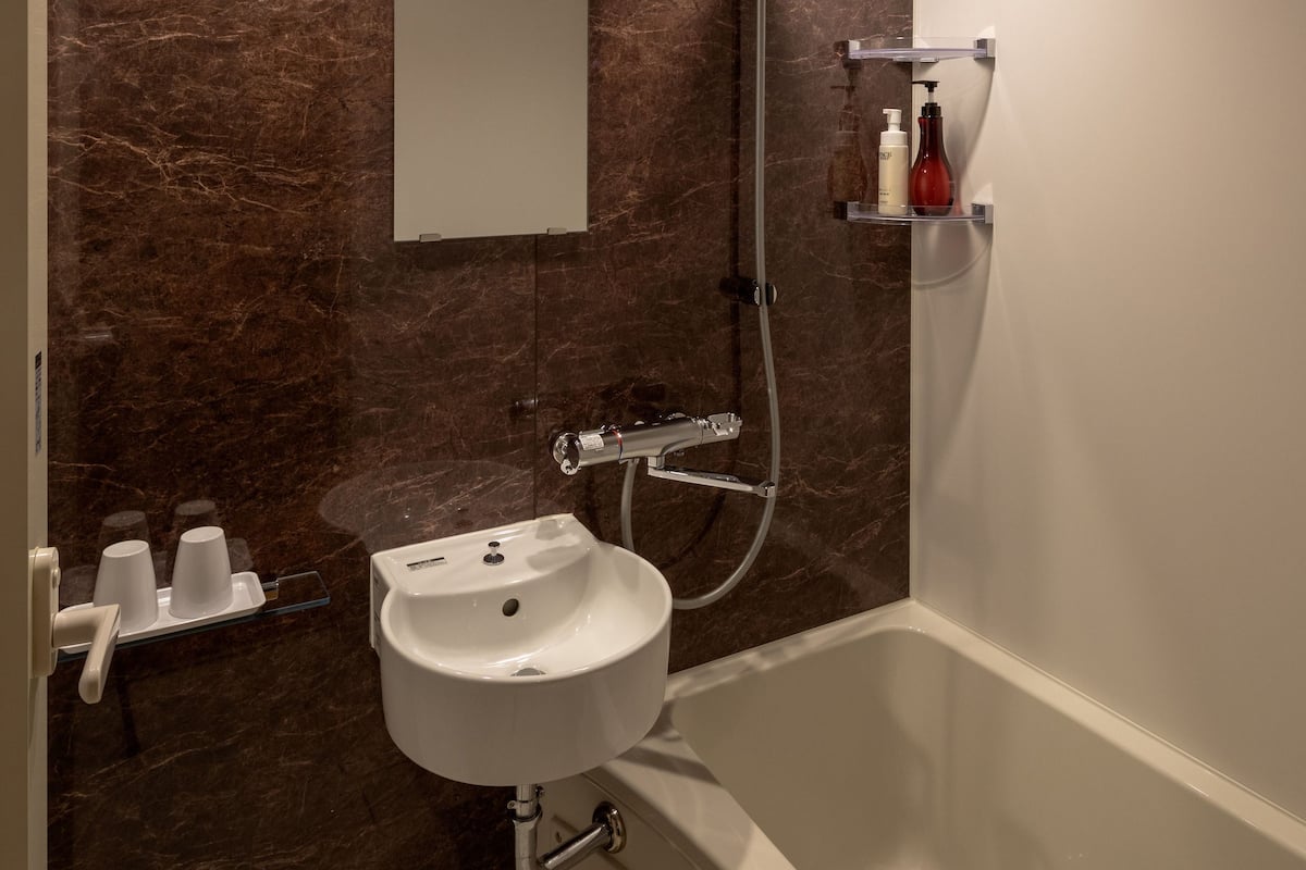 separate bathtub and shower, deep-soaking bathtub, free toiletries