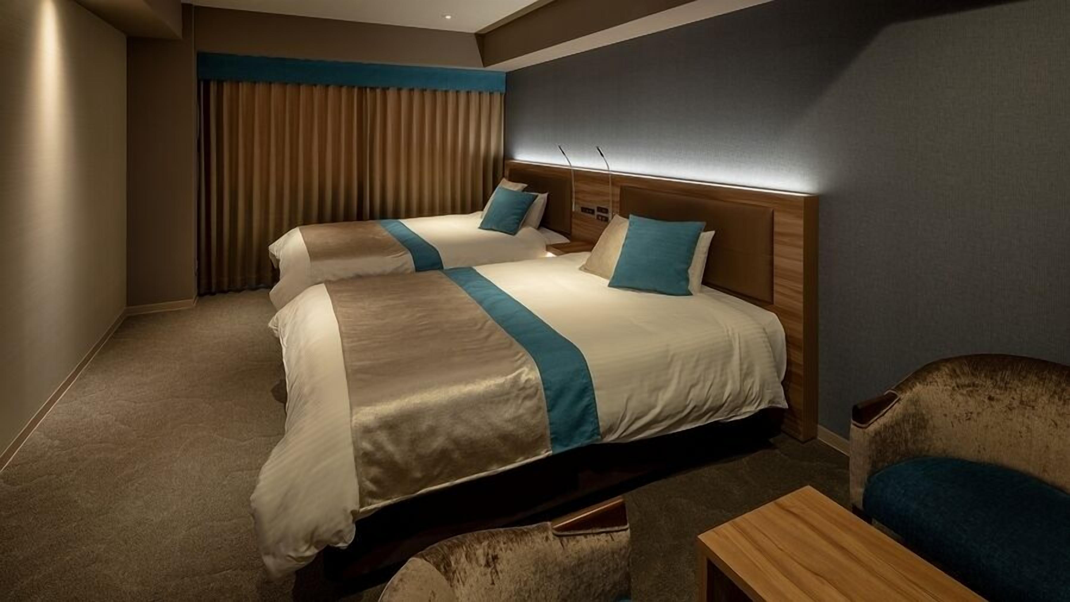 มินิบาร์, ตู้นิรภัยในห้องพัก, ผ้าม่านกันแสง, Wi-Fi ฟรี