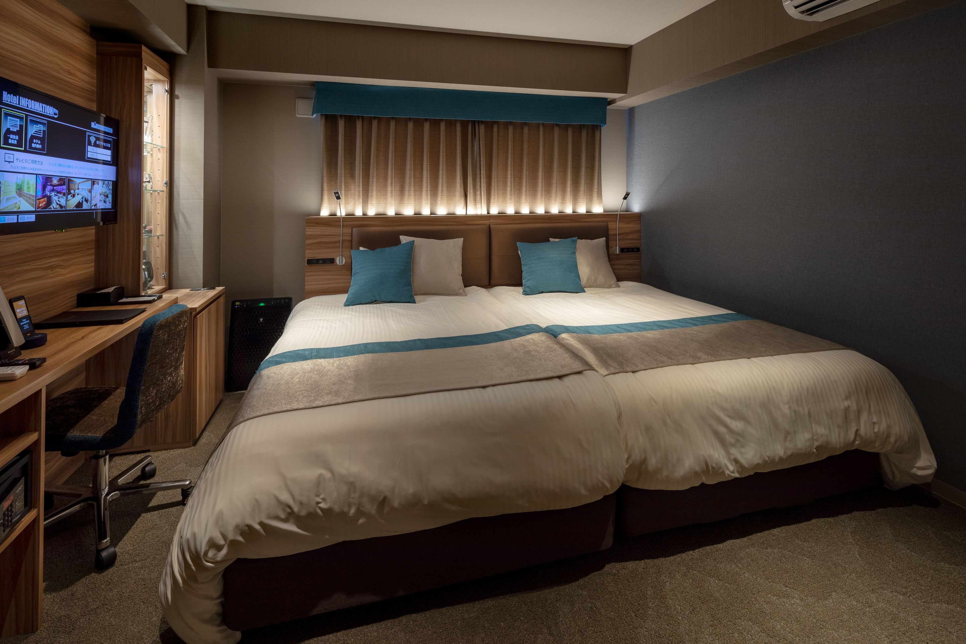 hollywood twin room | minibar, in-room safe, blackout curtains, soundproofing